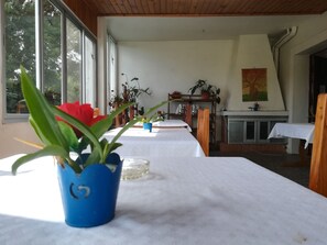 Frukost, lunch och middag serveras