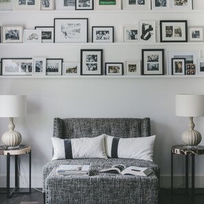 Leilighet, 2 soverom, ikke-røyk | Oppholdsområde | Flatskjerm-TV