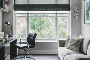 Apartment, 2 Bedrooms, Non Smoking | 2 bedrooms, desk, iron/ironing board, free WiFi - Dreamy apartment In  Little Venice (London)