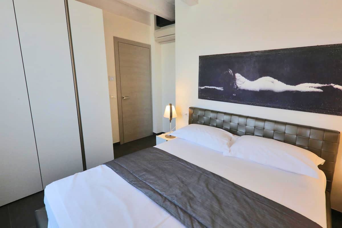 Comfort Apartment, 2 Bedrooms | 2 bedrooms, minibar, in-room safe, desk