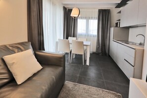 Comfort appartement, 2 slaapkamers | Woonruimte | Flatscreentelevisie