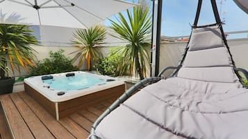 Suite Deluxe, bain à remous | Balcon