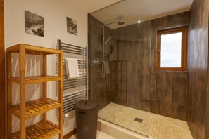 Apartment, 1 Double Bed, Sea View | Bathroom - White Lodge Apartments (Newquay)