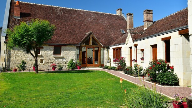Unclassified image, 1 of 29, button - Le Tulipier de Virginie (Noyers-sur-Cher)