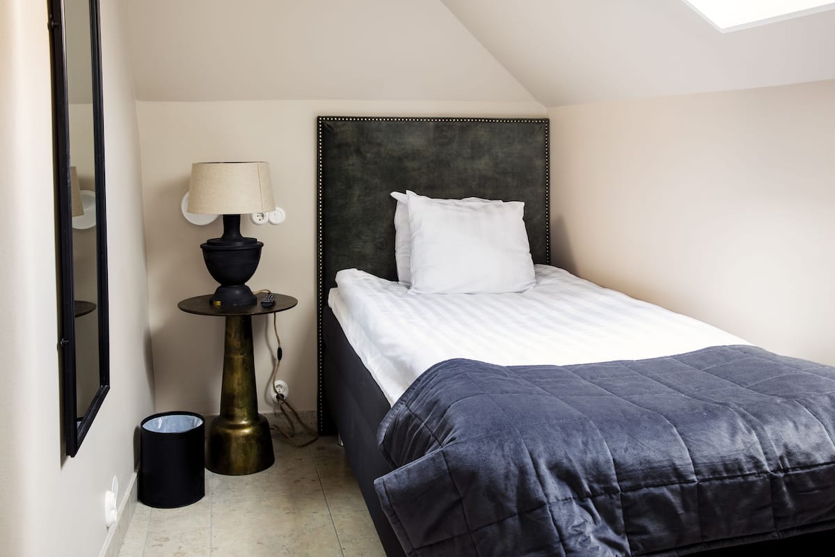 Standard Single Room, 1 Large Twin Bed, Non Smoking | 1 bedroom, minibar, in-room safe, desk