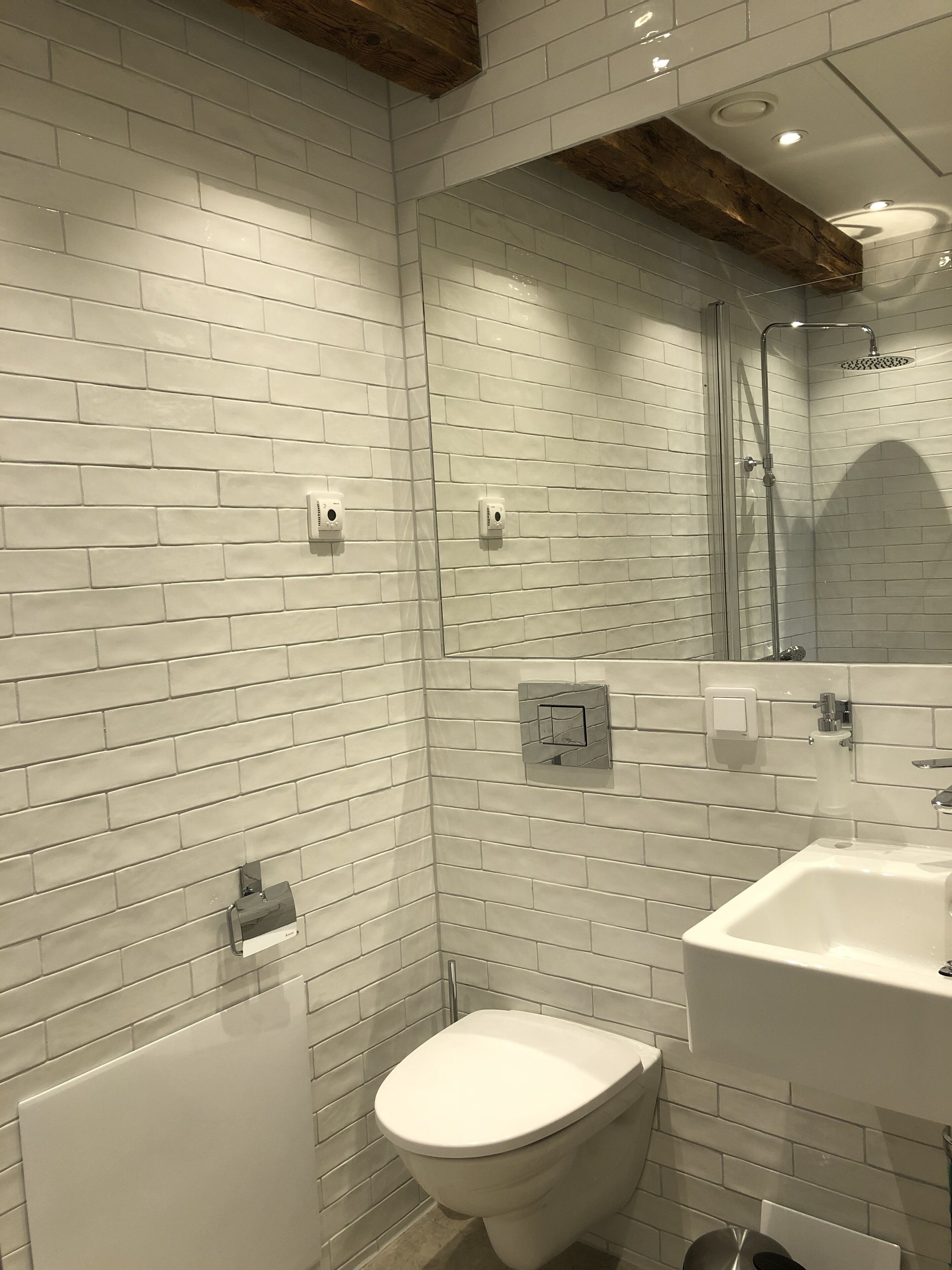 deluxe double room, 1 queen bed, non smoking | bathroom | free toiletries, hair dryer, towels