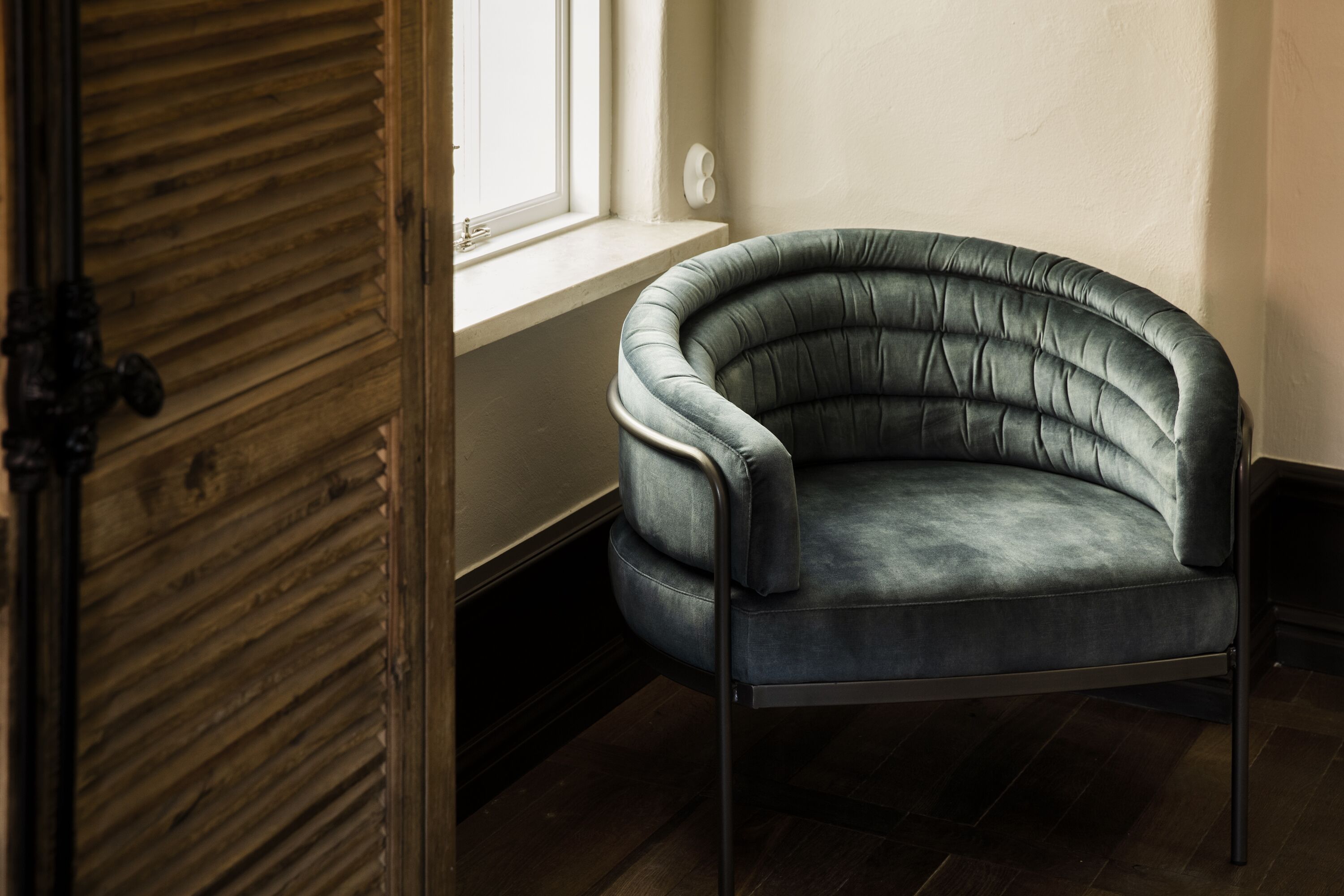 superior double room, 1 queen bed, non smoking | living area | flat-screen tv