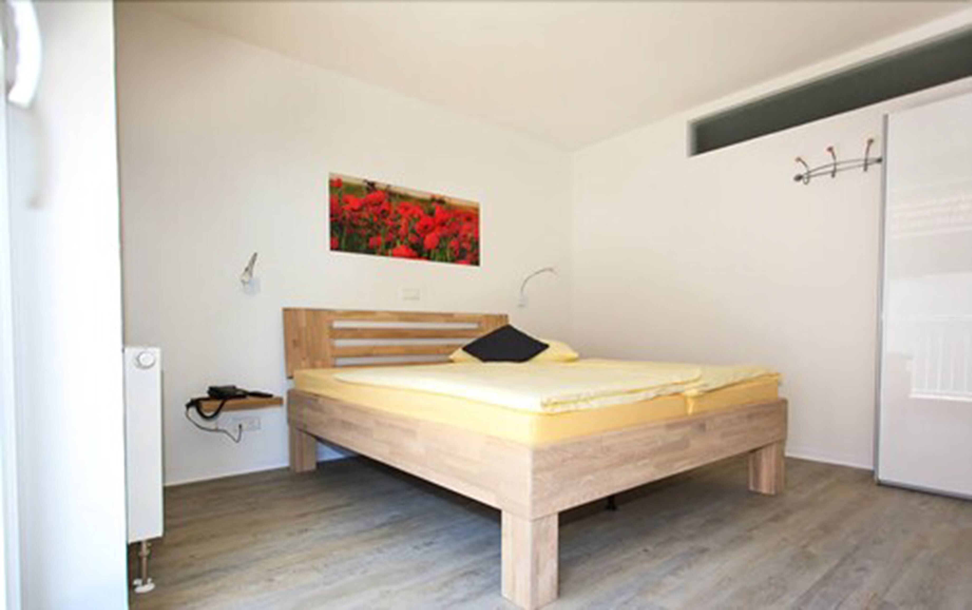 Hypo-allergenic bedding, blackout drapes, free WiFi, bed sheets