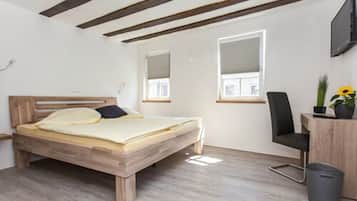 Habitación empresarial doble | Ropa de cama hipoalergénica, cortinas blackout y wifi gratis