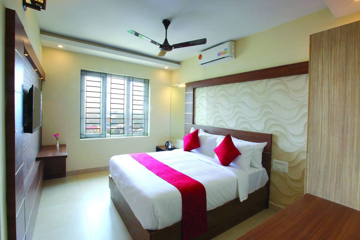 In-room safe, iron/ironing board (on request), free WiFi, bed sheets