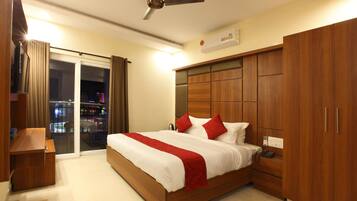 In-room safe, iron/ironing board, free WiFi, bed sheets