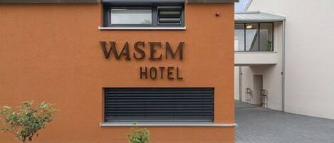 واجهة المنشأة