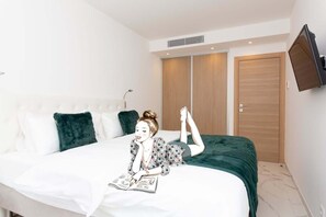 2 bedrooms, iron/ironing board, WiFi, bed sheets - Brand new 2 bedrooms next to Croisette ! (Cannes)