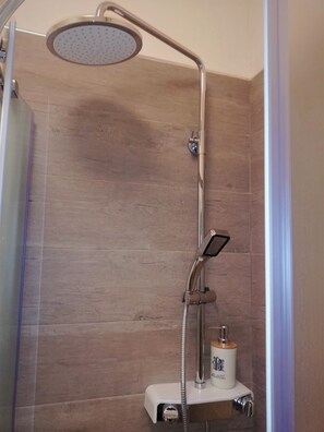 Business Studio | Bathroom | Shower, rainfall showerhead, hair dryer, towels - Angela Classic Rooms (Zagreb)