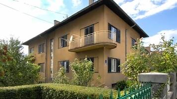 Mặt tiền nơi lưu trú