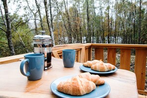 Breakfast area - Caledonian Cabin (Invergarry)
