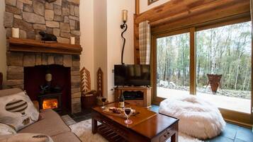 House, Multiple Beds, Non Smoking | Living area | Flat-screen TV, DVD player