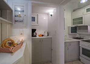 Apartment, 2 Bedrooms | Private kitchen | Fridge, microwave, oven, stovetop - Gemini - Wonderful apartment in Kolonaki (Athens)