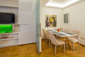 Apartment, 2 Bedrooms | Living area