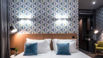 Suite, balkon | Brankas, kedap suara, setrika/meja setrika, dan Wi-Fi gratis