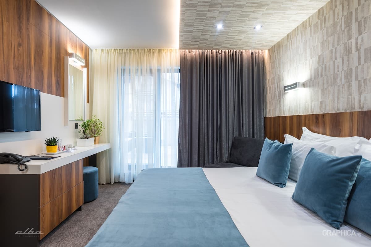 Deluxe Double Room, Balcony | In-room safe, soundproofing, iron/ironing board, free WiFi