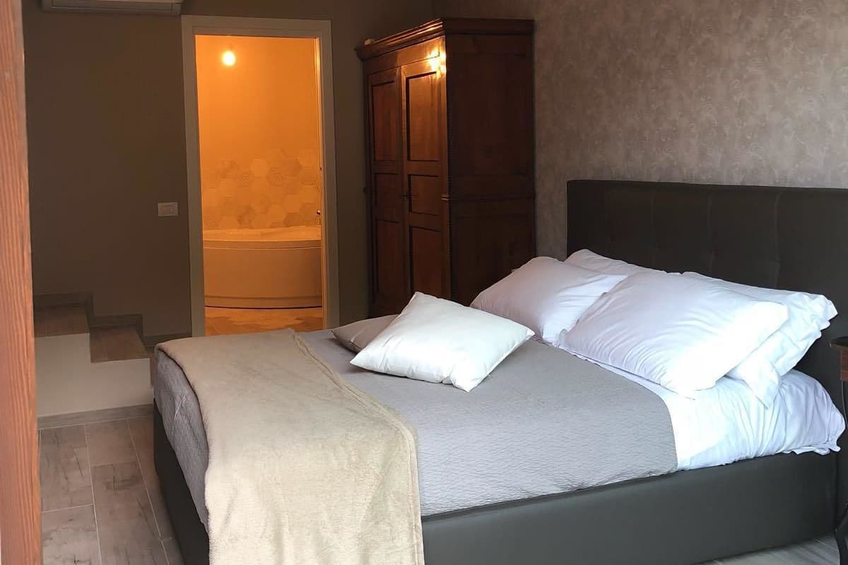Double Room, Jetted Tub
