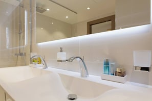 Doccia, asciugacapelli, asciugamani