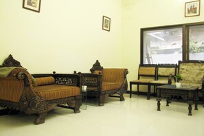 Lobby sitting area - Dhimi Lodges (Lahore)
