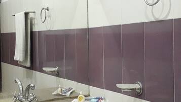 Suite, 1 Tempat Tidur King, Bebas Asap Rokok | Kamar mandi