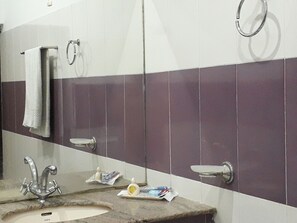 Bathroom - Dhimi Lodges (Lahore)