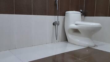 Suite, 1 trĂšs grand lit, non-fumeur | Salle de bain
