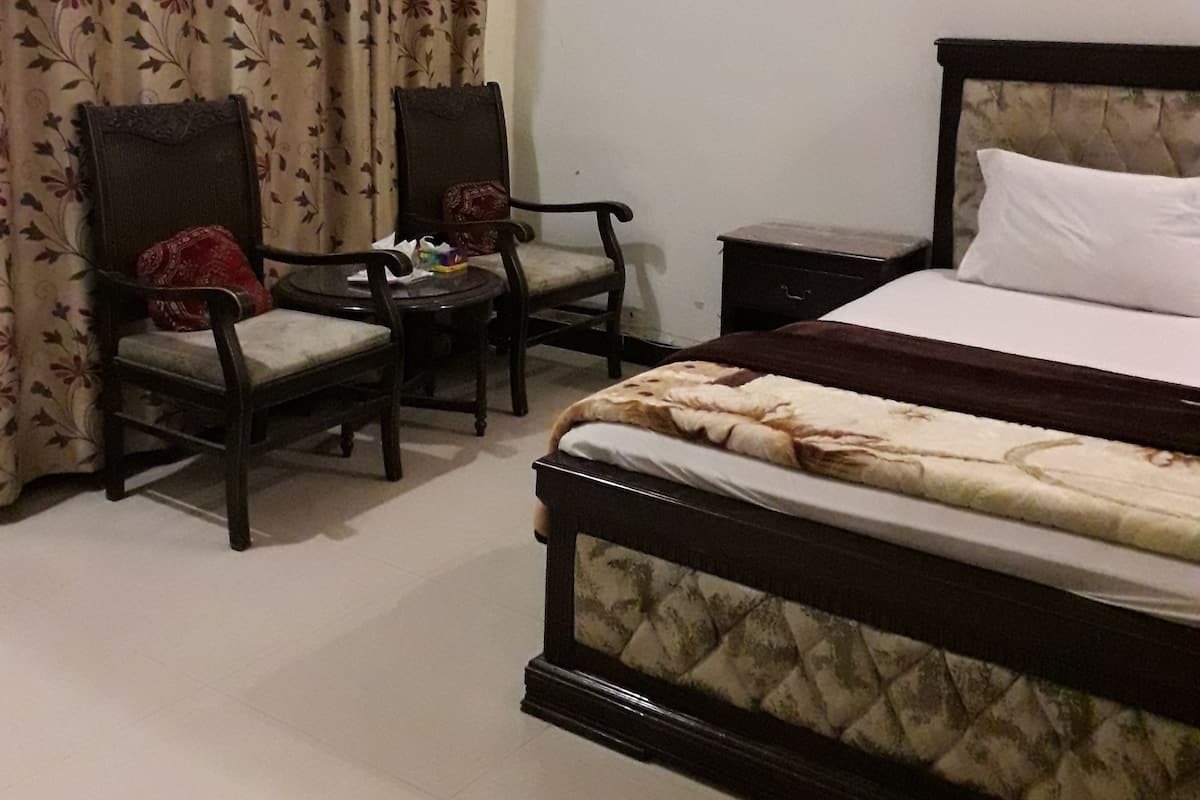 Standard Room, 1 Double Bed, Non Smoking | Free WiFi