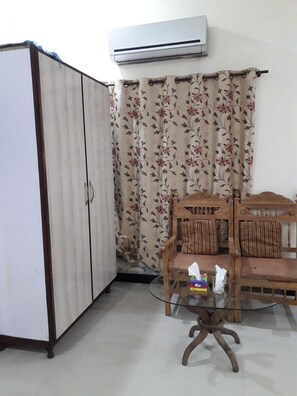 Standard Room, 1 Double Bed, Non Smoking | Free WiFi - Dhimi Lodges (Lahore)