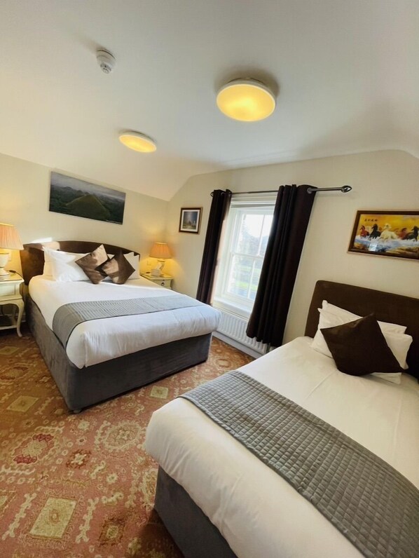 Deluxe Family Room, Non Smoking, Mountain View  | Soundproofing, iron/ironing board, free WiFi, bed sheets