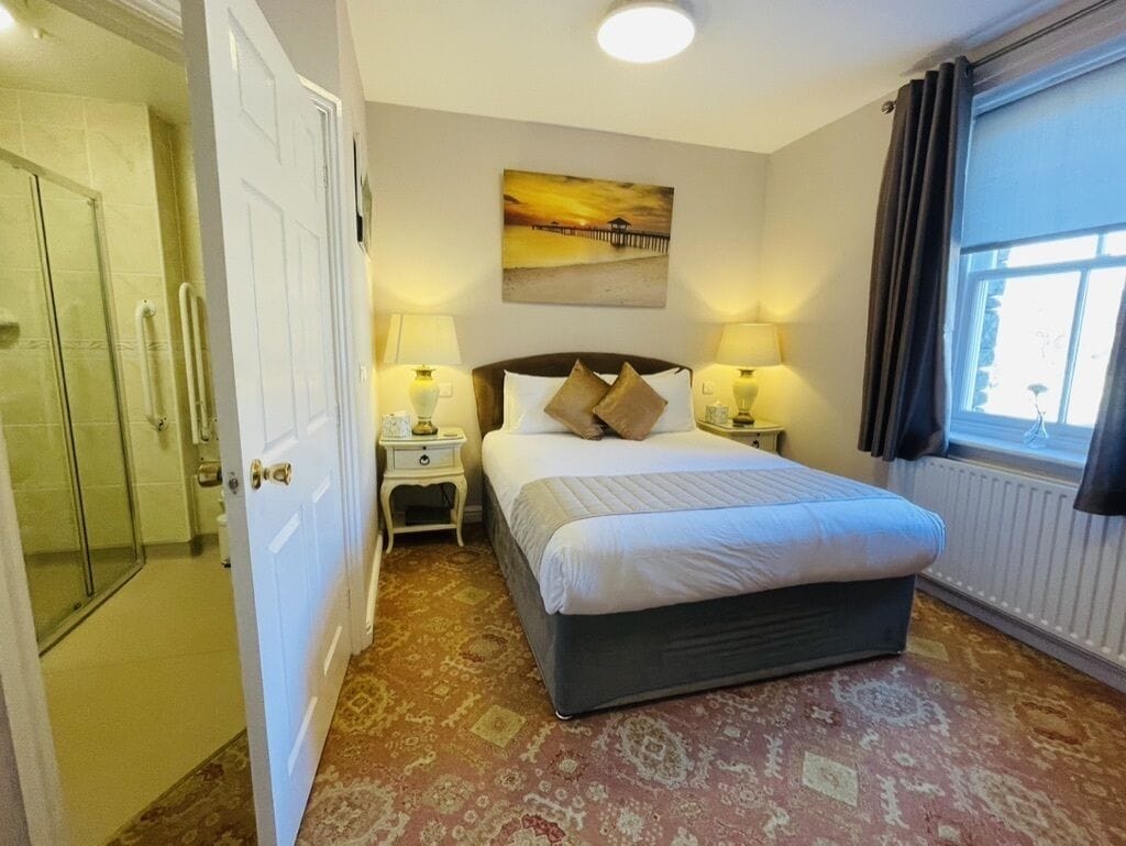 Deluxe Double Room, 1 Double Bed, Non Smoking, Mountain View | Soundproofing, iron/ironing board, free WiFi, bed sheets