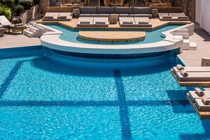 Outdoor pool, pool umbrellas, sun loungers