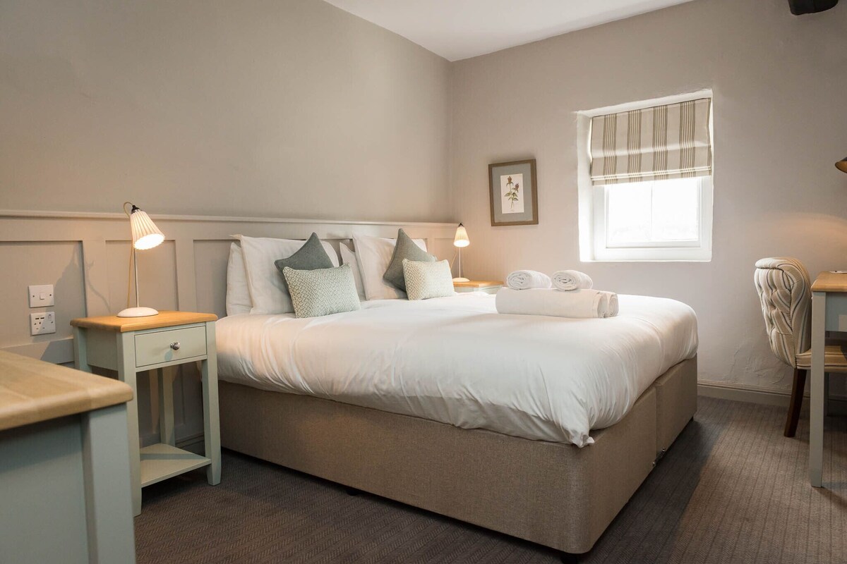 WiFi (free), bed sheets