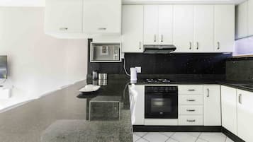 Family Apartment | Private kitchen | Full-sized fridge, microwave, oven, stovetop