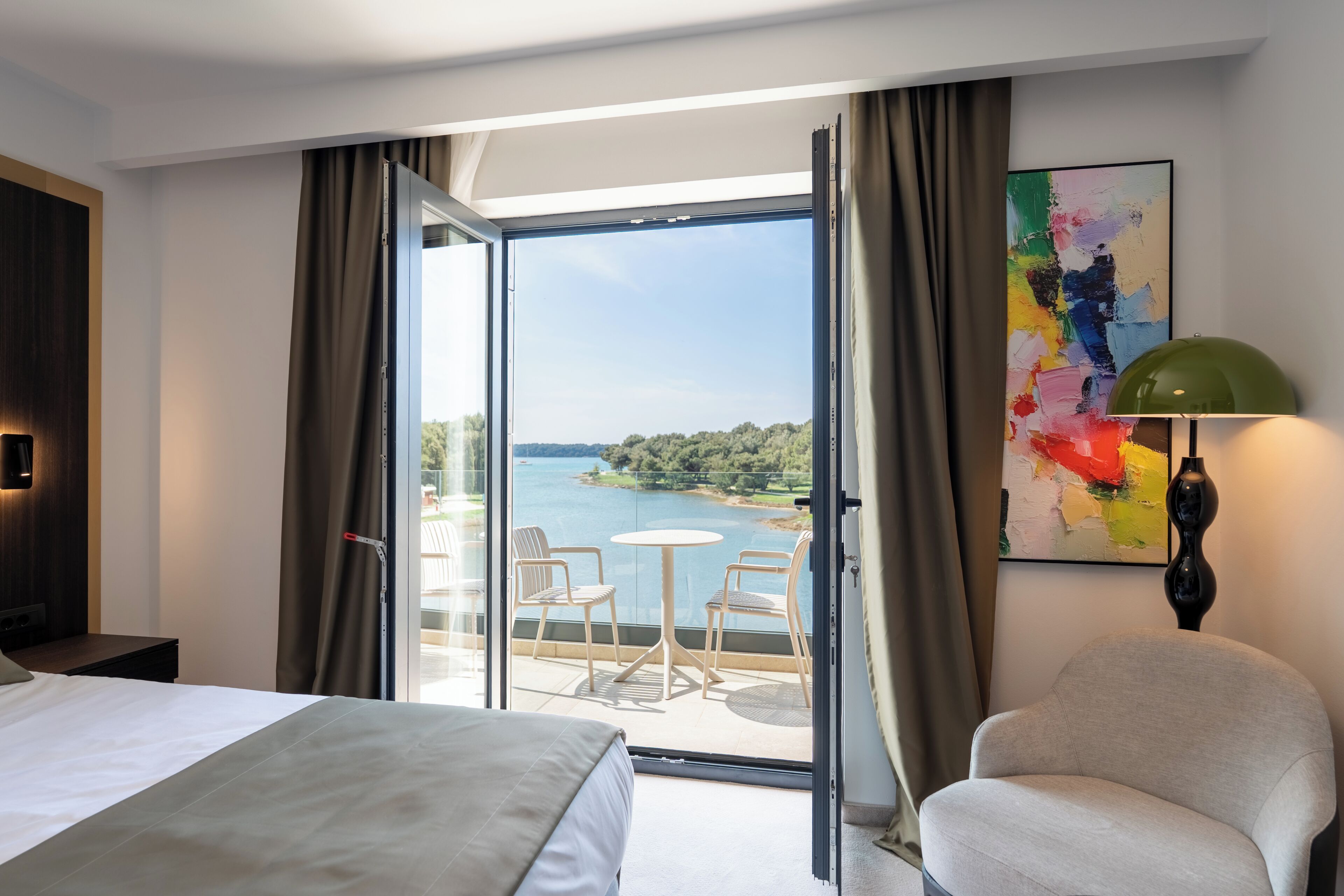 Minibar, free WiFi, bed sheets, wheelchair access