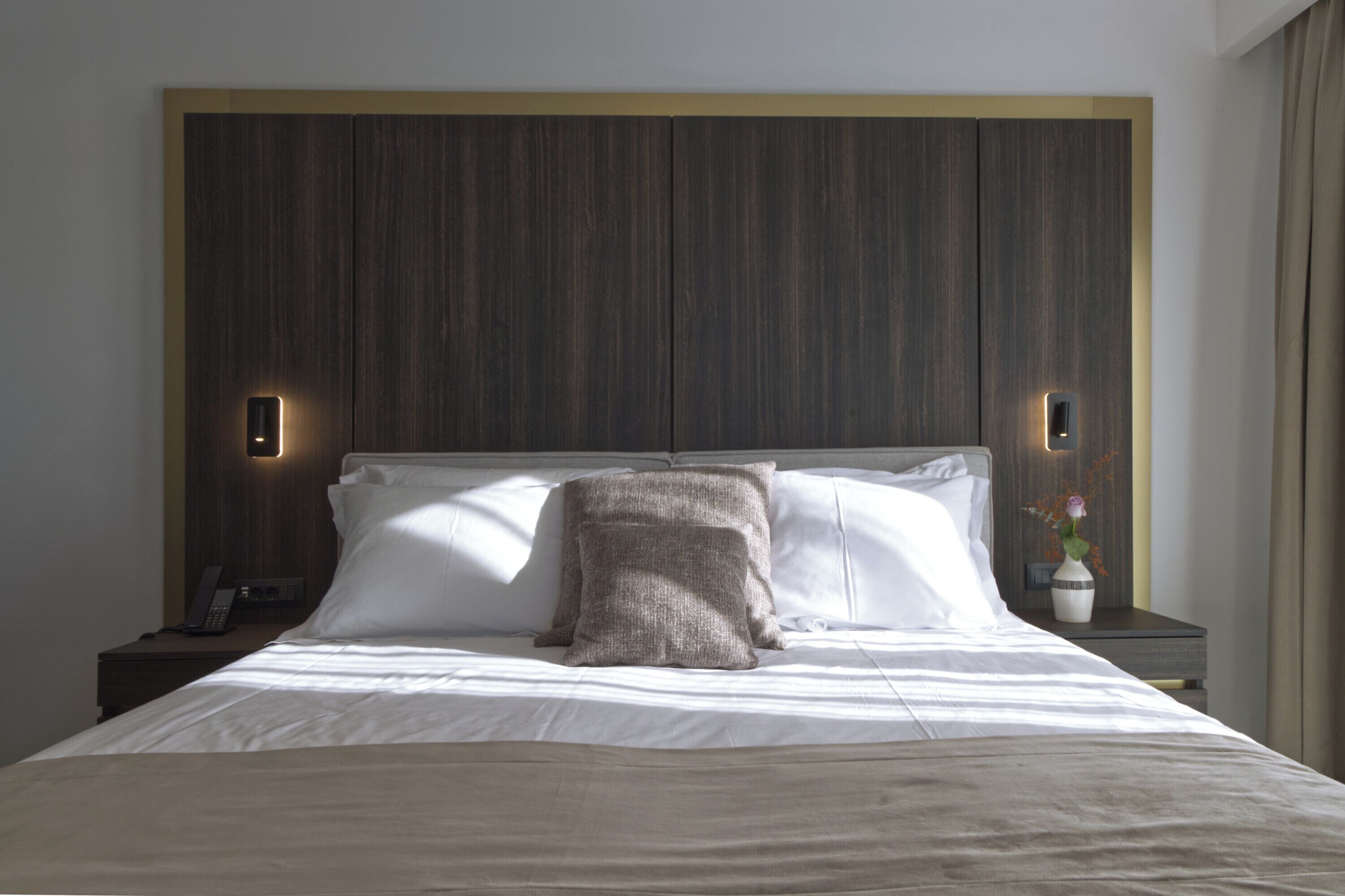 ميني بار وواي فاي مجانًا وملاءات أسرّة وتسهيلات لدخول الكراسي المتحركة