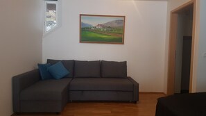 Trippelrum - privat badrum | Mörkläggningsgardiner, gratis barnsängar, extrasängar och gratis wi-fi