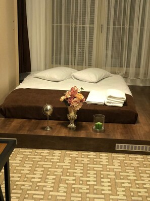 遮光窗帘、隔音、免费 WiFi、床单