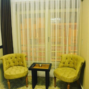 Verdunkelungsvorhänge, schallisolierte Zimmer, kostenloses WLAN