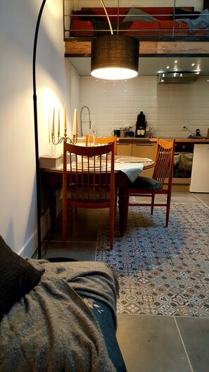 Apartment, 2 Schlafzimmer, Poolzugang | Essbereich im Zimmer