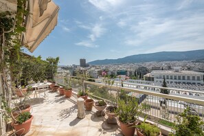 Outdoor dining - Unique Stylish Apartment (Athens)