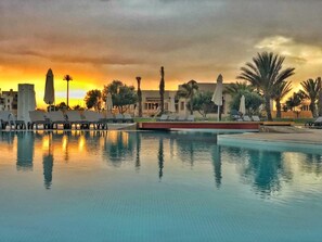 3 outdoor pools, sun loungers