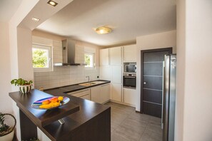 Exclusive Villa | Private kitchen | Fridge, microwave, oven, stovetop - Villa Diosa de la Aurora (Klis)