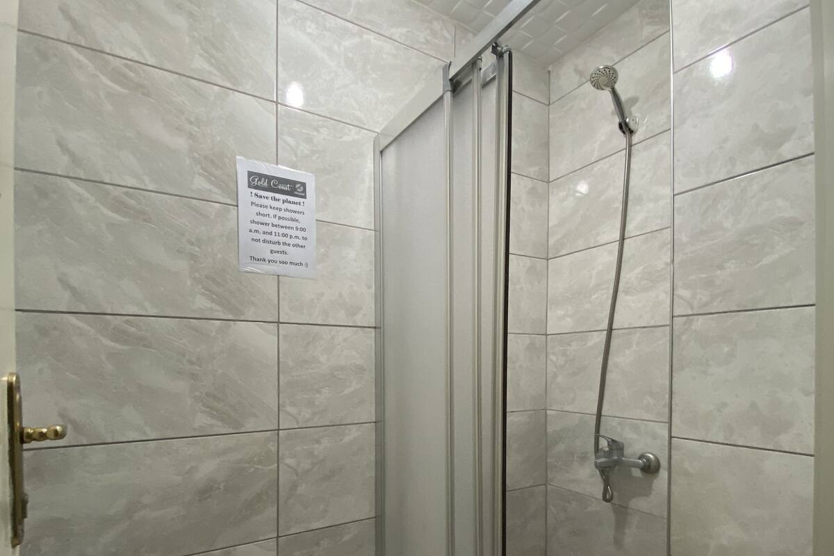 Standaard slaapzaal, gemengde slaapzaal, uitzicht op stad | Een kluis op de kamer, gratis wifi, beddengoed