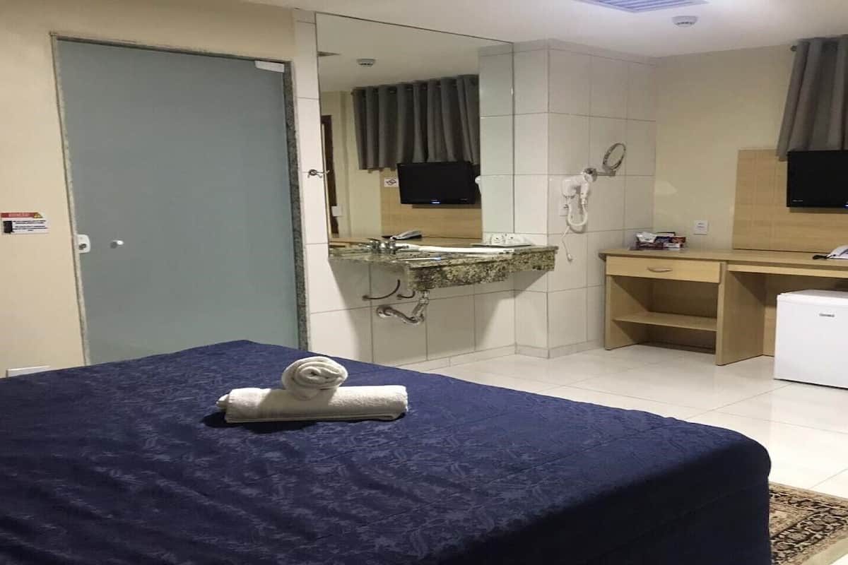 Minibar, wifi gratis, ropa de cama