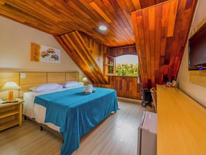 Minibar, wifi gratis y ropa de cama